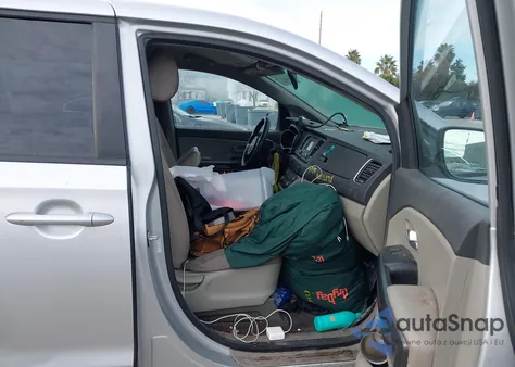 2015 Kia Sedona Lx z USA, uszkodzony, nr VIN KNDMB5C18F6045965